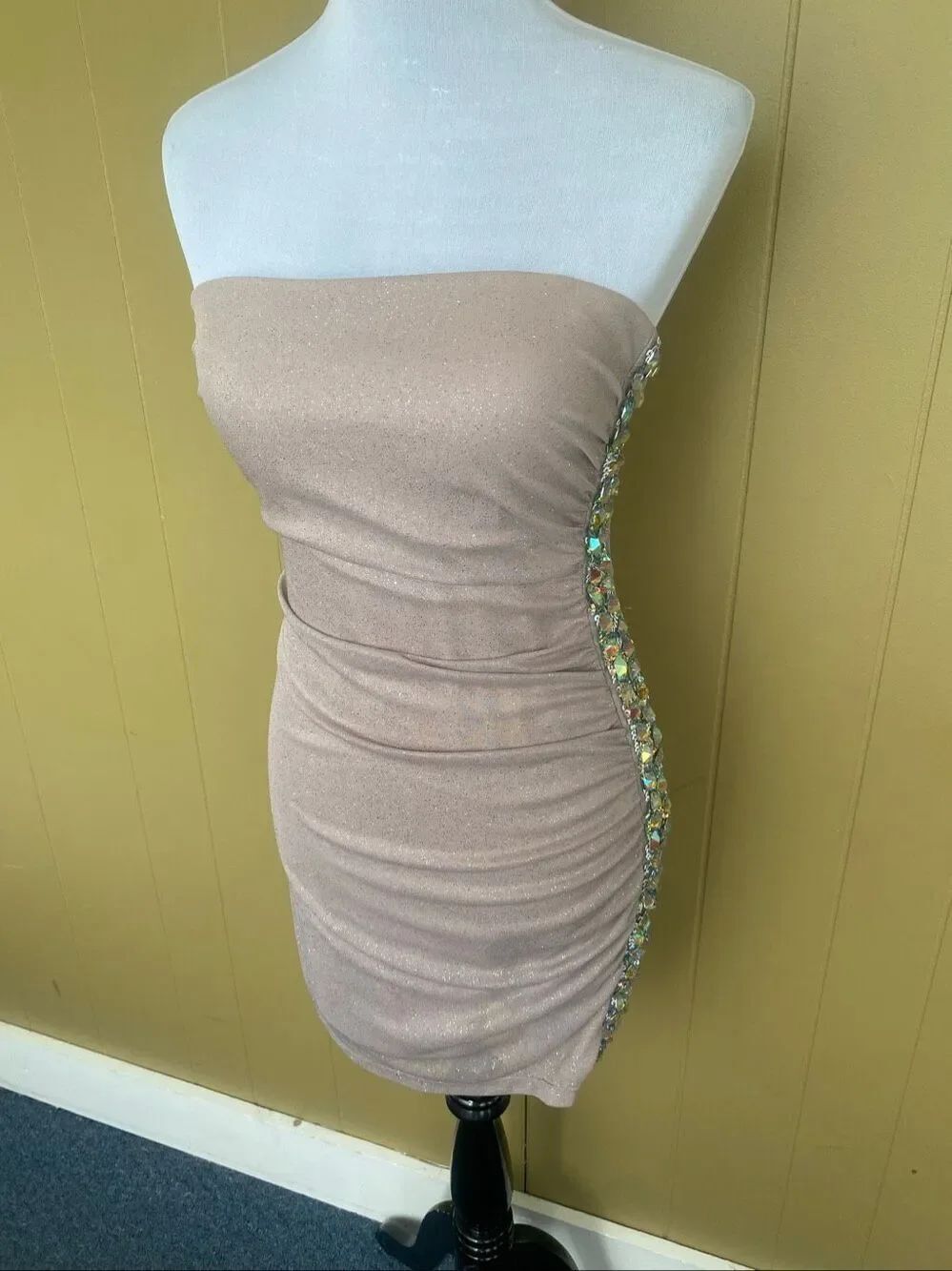 Teeze me junior sz 7 strapless bodycon ruched sparkle dress w/side sequins tan